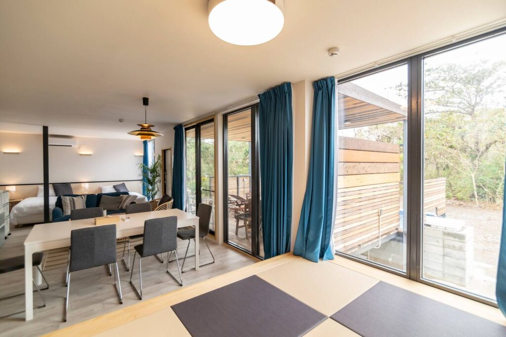 完成した建築のインテリア写真003