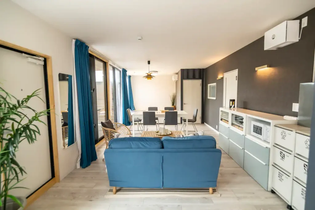 完成した建築のインテリア写真001