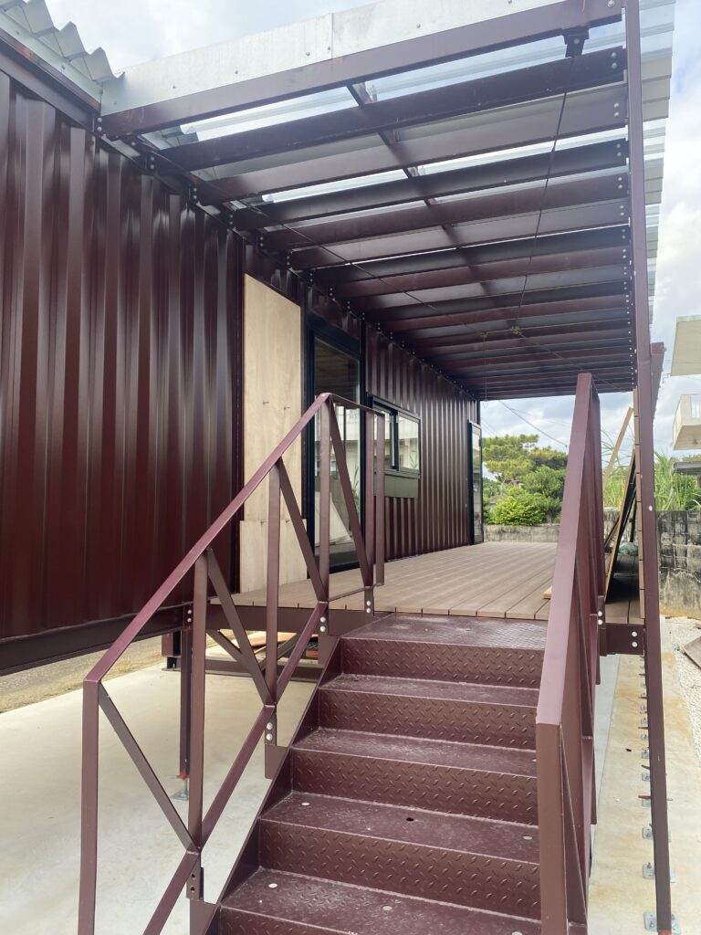 IMG_1501 | コンテナハウスのことなら_現代コンテナ建築研究所 コンテナハウス デッキ 40フィート 施工中