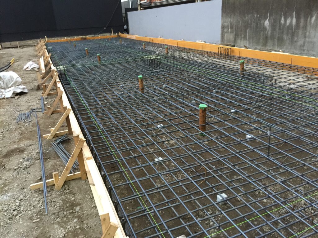 コンテナ店舗は歴とした建築物です。基礎工事は安心安全のために、きっちり施工いたしましょう。