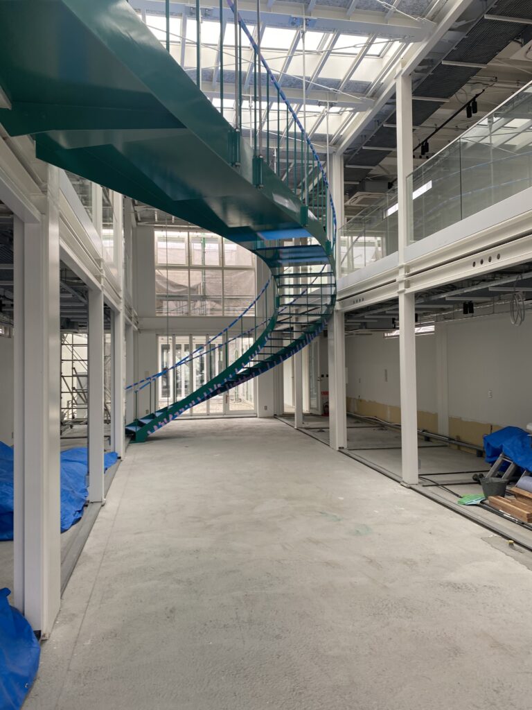 高度なコンテナ構造としての、デュアルコア_ハイブリッド構造体
現代コンテナ建築研究所のオリジナル構造のコンテナハウス