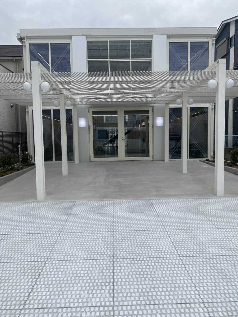 IMG_1709 | コンテナハウスのことなら_現代コンテナ建築研究所 コンテナ建築、正面のファサード