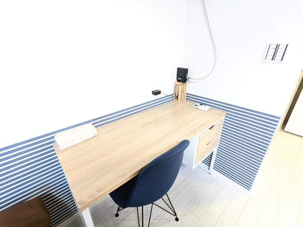 713025570 | コンテナハウスのことなら_現代コンテナ建築研究所 コンテナハウス内のリモートワークギア