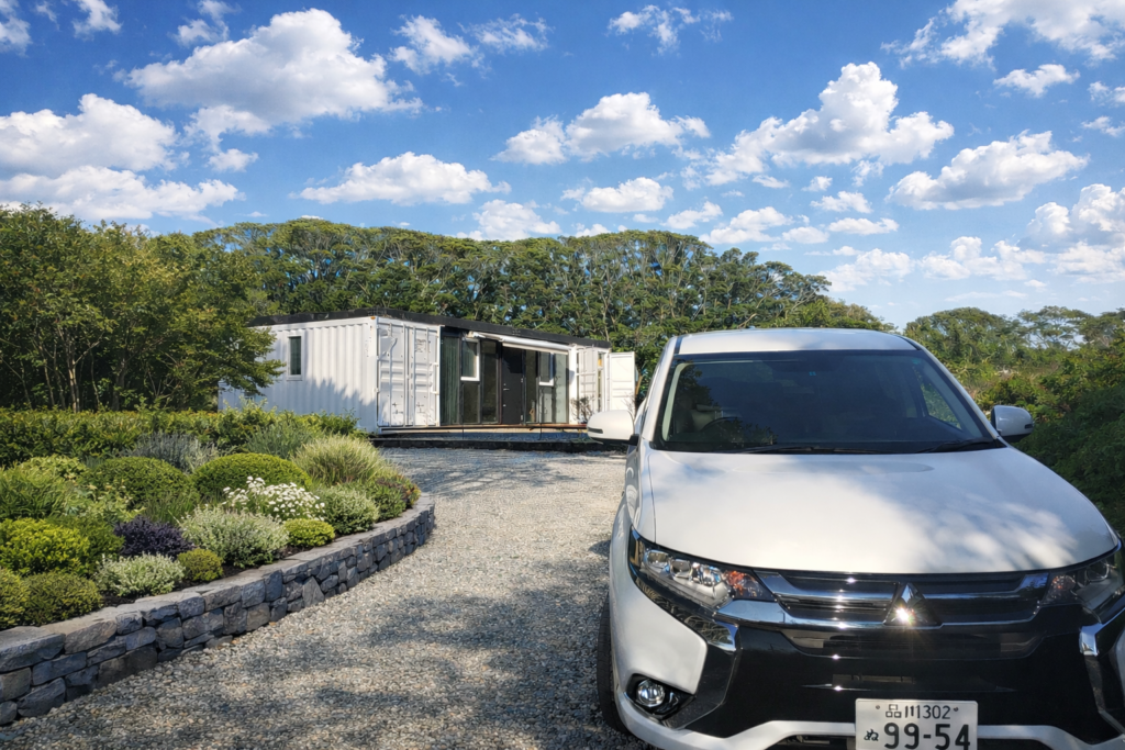 南房総のコンテナハウスをアプローチ側から見る