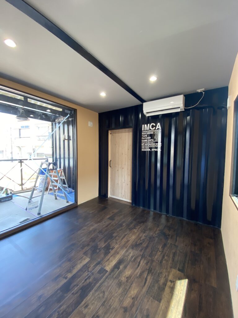 IMG_4128 | コンテナハウスのことなら_現代コンテナ建築研究所 内装工事が進みます