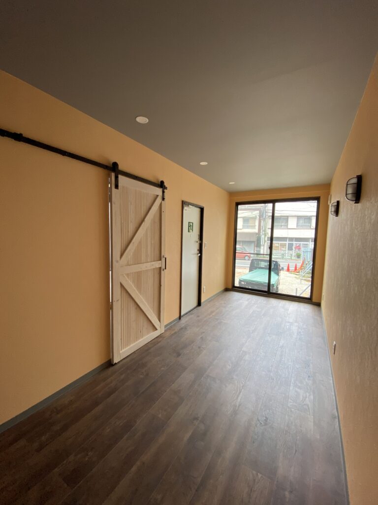 IMG_4550 | コンテナハウスのことなら_現代コンテナ建築研究所 内装工事が整っていきます