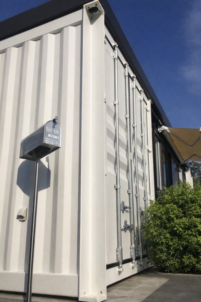 アメリカンなイメージのコンテナの外観